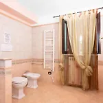 Villa Isabella Alloggi E Camere Con Parcheggio Interno Custodito *